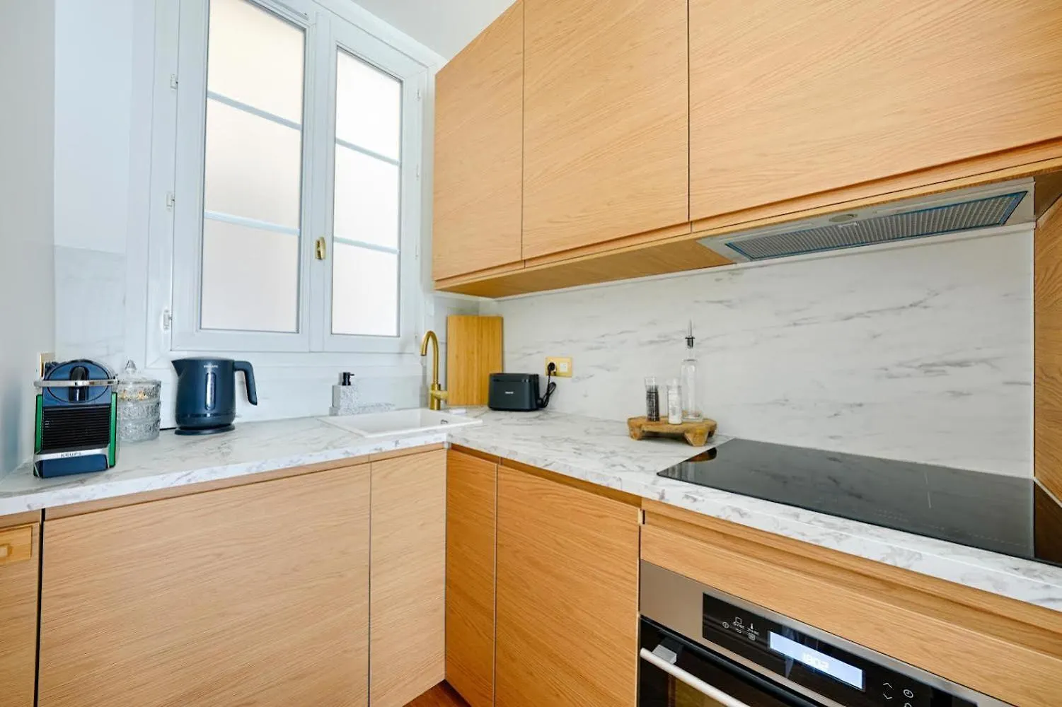 Emerald Apartment Paris