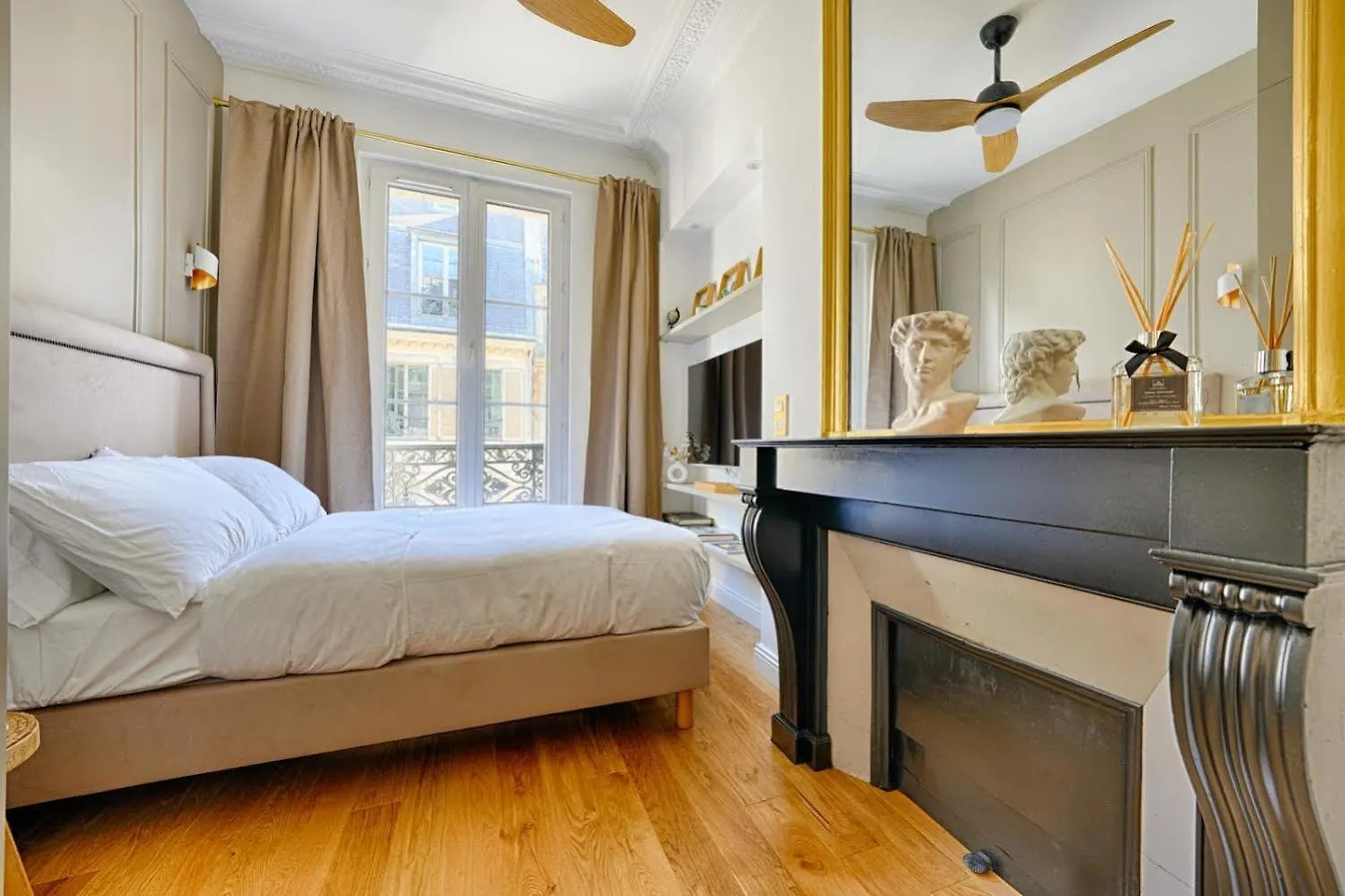 Emerald Apartment Paris