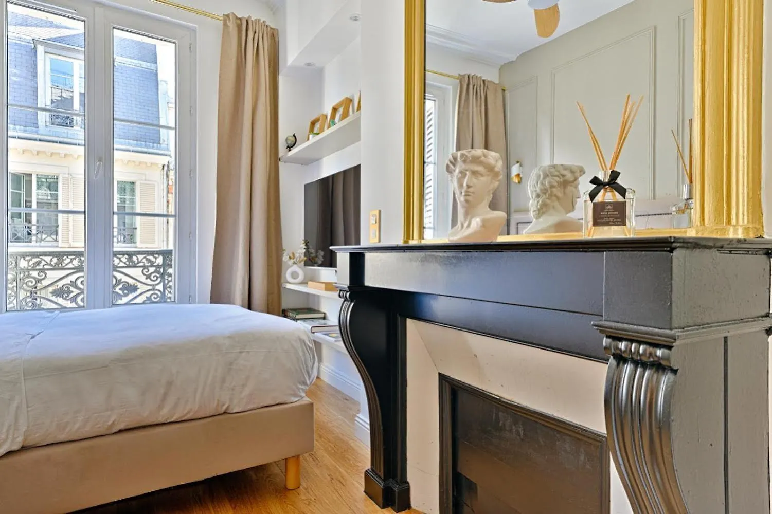 Emerald Apartment Paris